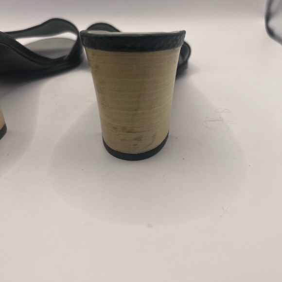 Gucci womens reptile slip on sandals. Size 6B black snakeskin w/ block heel. - Picture 5 of 10